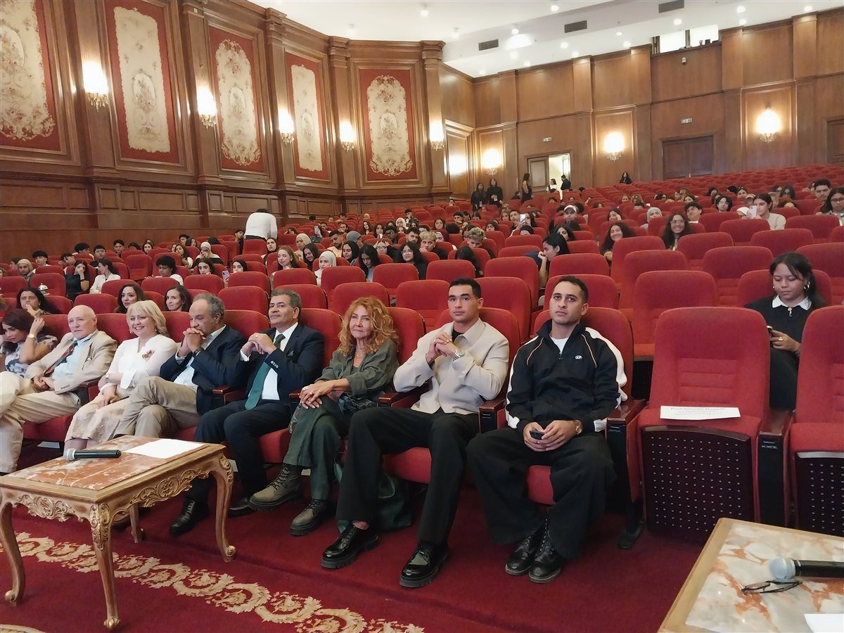 بالصور.. تكريم يوسف عمر في مهرجان الجامعة البريطانية لأفلام الطلبة