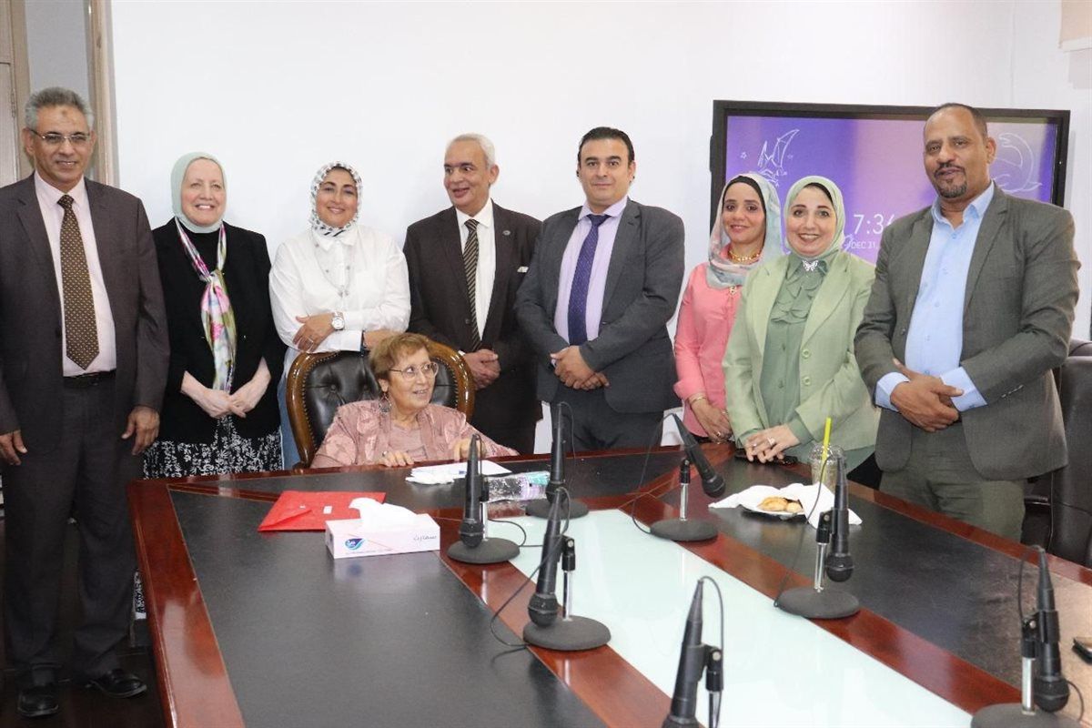 كلية الإعلام جامعة القاهرة تحصل على تجديد الأيزو في جودة الجهاز الإداري