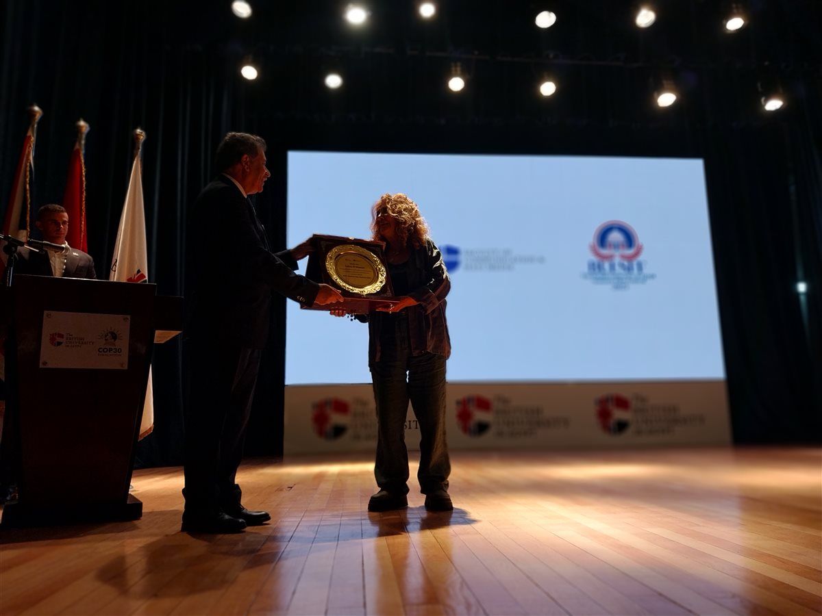 بالصور.. تكريم سلمي الشماع في مهرجان الجامعة البريطانية لأفلام الطلبة