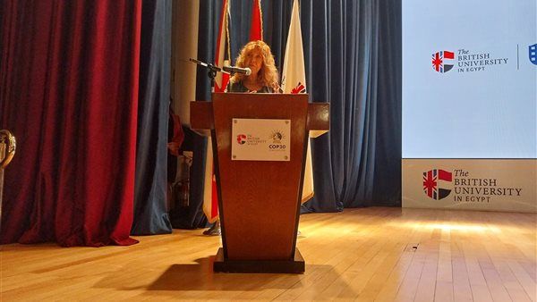 بالصور.. تكريم سلمي الشماع في مهرجان الجامعة البريطانية لأفلام الطلبة