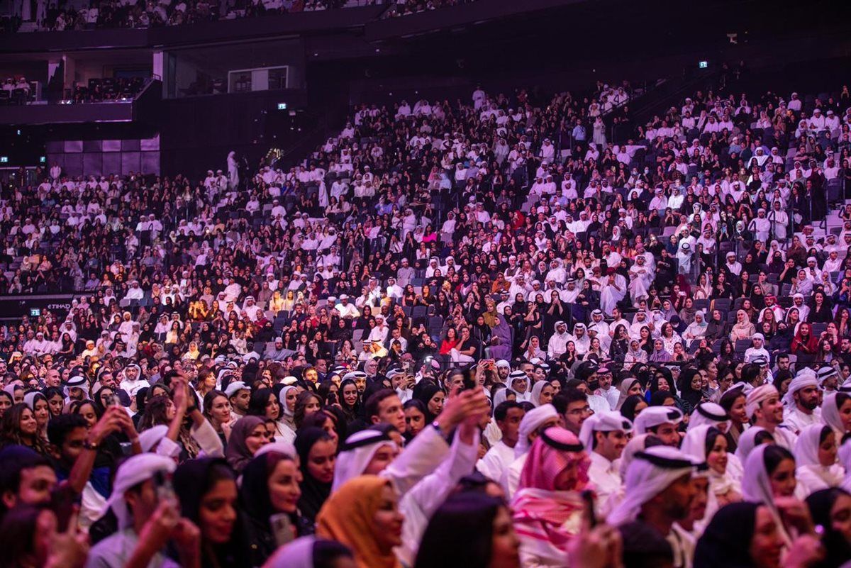 عبد المجيد عبد الله في ليلة ساحرة يواصل جولته الخليجية في ابوظبي