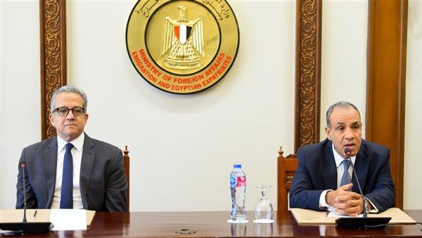 "الخارجية" تستقبل خالد العناني بأول زيارة منذ انتخابه مديرًا عامًا لليونسكو