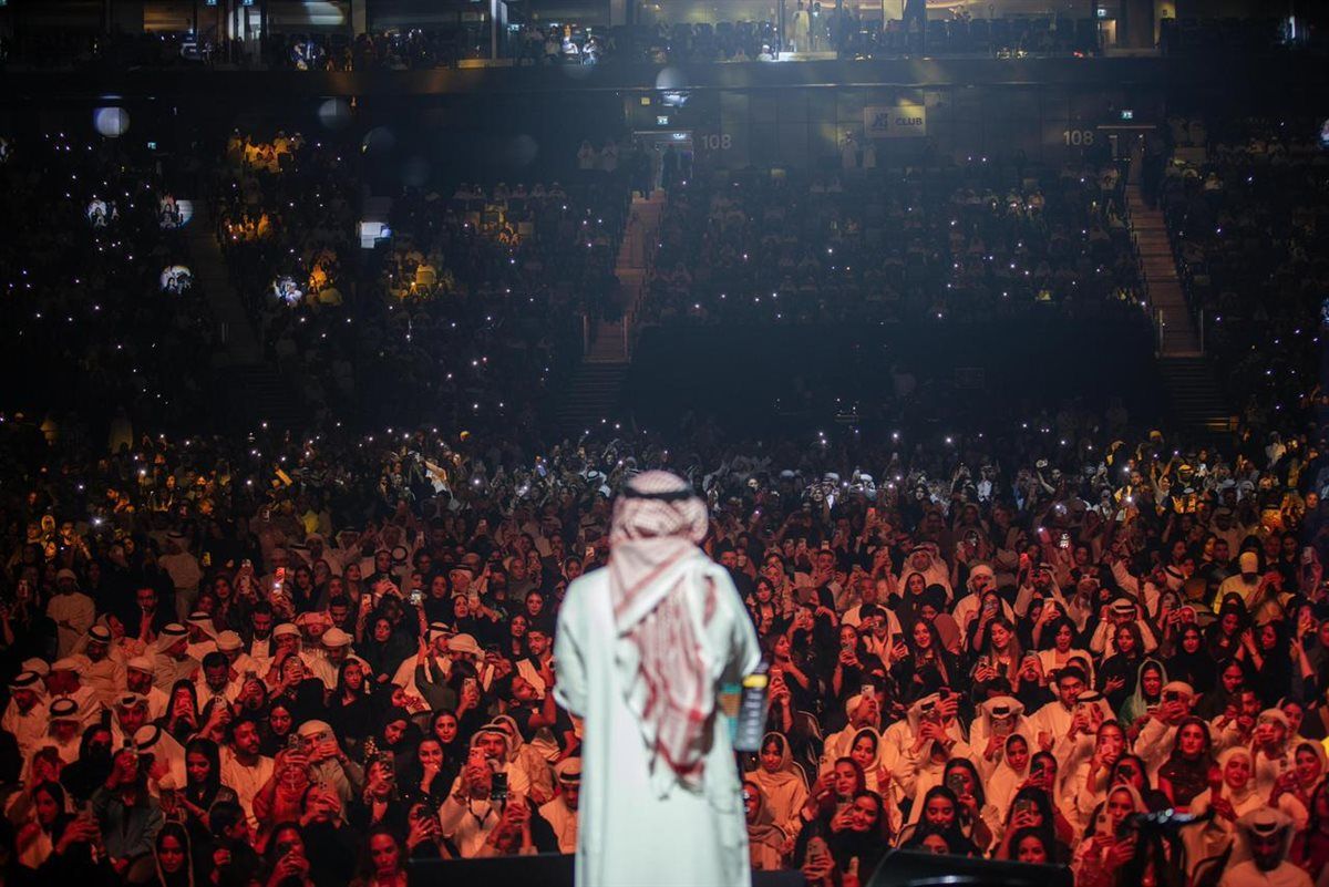عبد المجيد عبد الله في ليلة ساحرة يواصل جولته الخليجية في ابوظبي