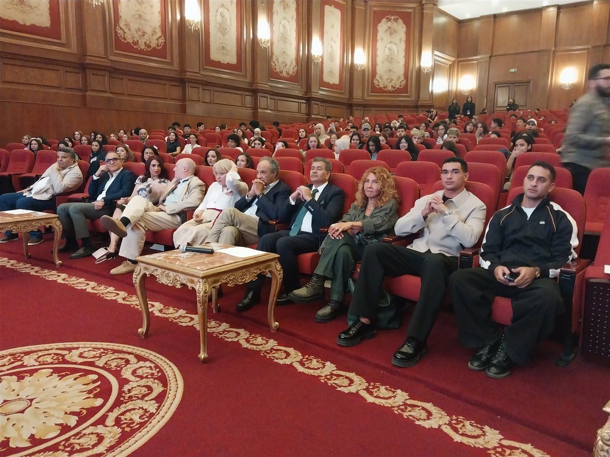 بالصور.. تكريم يوسف عمر في مهرجان الجامعة البريطانية لأفلام الطلبة