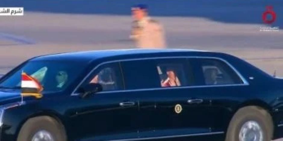 حديث جانبي بين الرئيس السيسى وترامب فى طريقه لمقر قمة السلام بشرم الشيخ