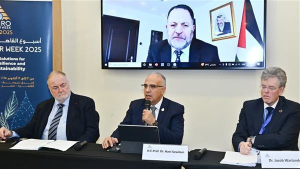 الدكتور سويلم يشارك فى جلسة "تعزيز الصمود من خلال الإستثمارات الإستراتيجية فى قطاع المياه بفلسطين"
