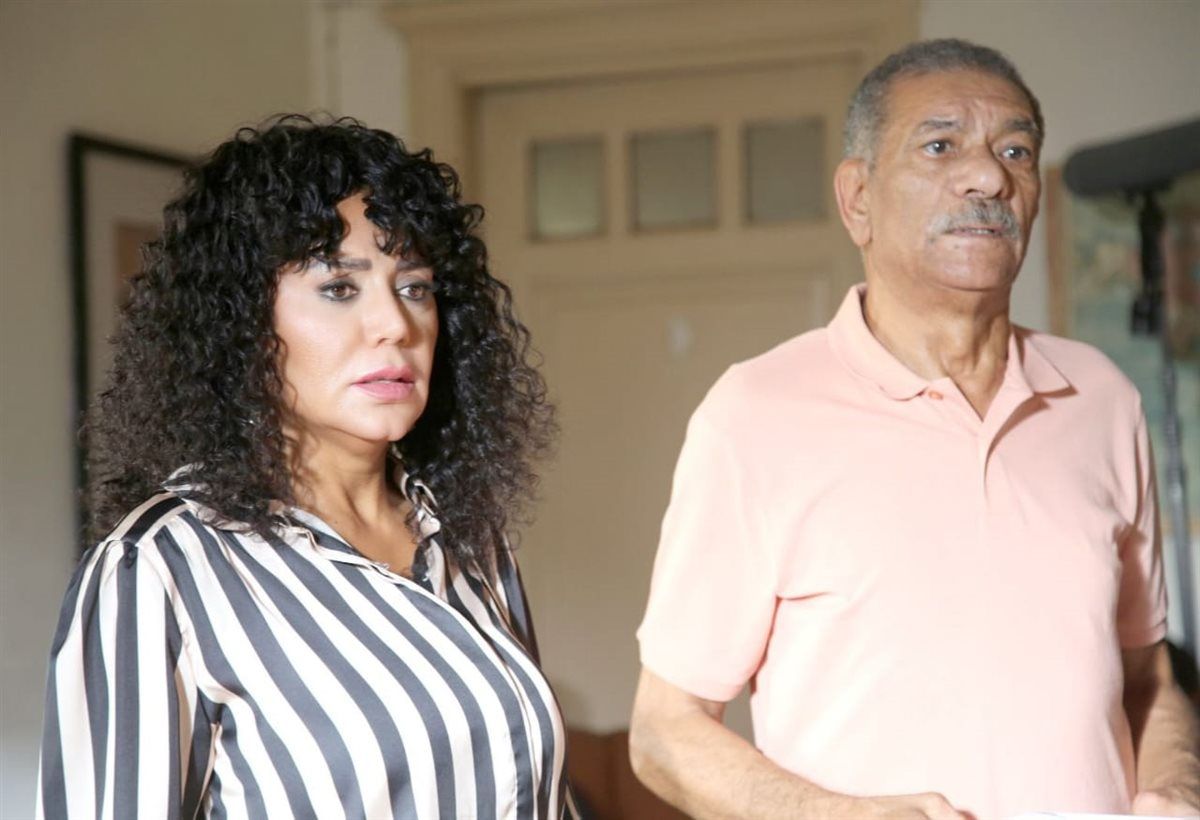 مسلسل لينك الحلقة.. رانيا يوسف وسيد رجب يكتشفان أنهما ضحيتان لنفس الهاكر