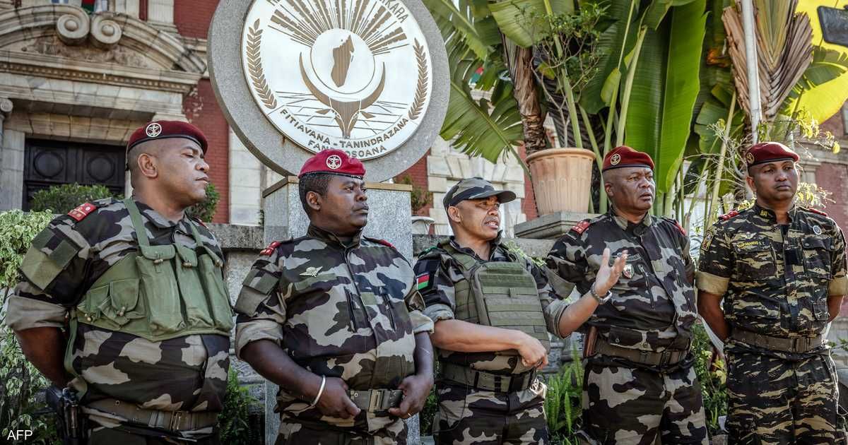 العالم اليوم - الجيش المدغشقري يعلن تولي السلطة بعد هروب الرئيس