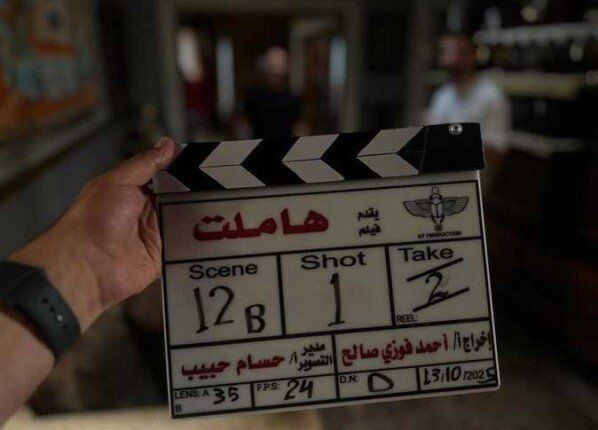 طارق لطفي يشعل مواقع التواصل بصورة من كلاكيت فيلمه الجديد «هاملت»