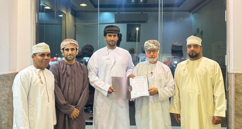 وادي سيفم ببهلاء يوقع اتفاقية لتعشيب ملاعبه