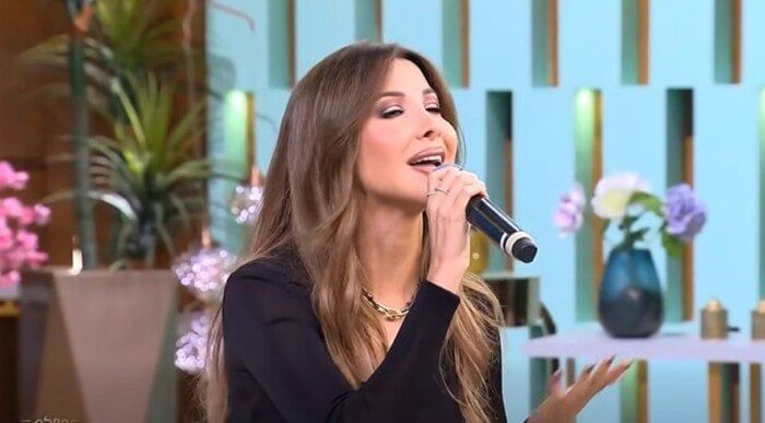 نانسي عجرم في حلقة خاصة من “معكم منى الشاذلي”