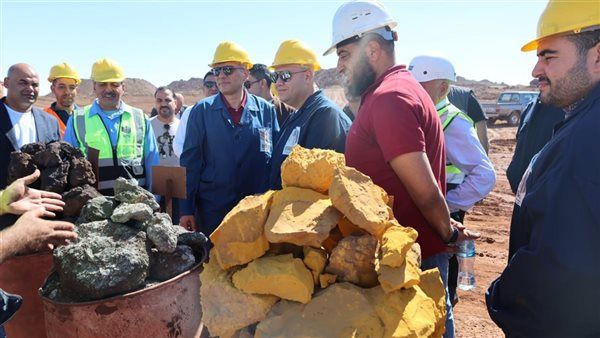 محافظ الجيزة يتفقد مناجم شركة الحديد والصلب للمناجم والمحاجر بالواحات البحرية