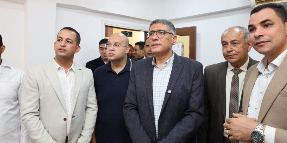 محافظ الجيزة يوجه بسرعة تجهيز مبني سكن أطباء مستشفى الواحات البحرية