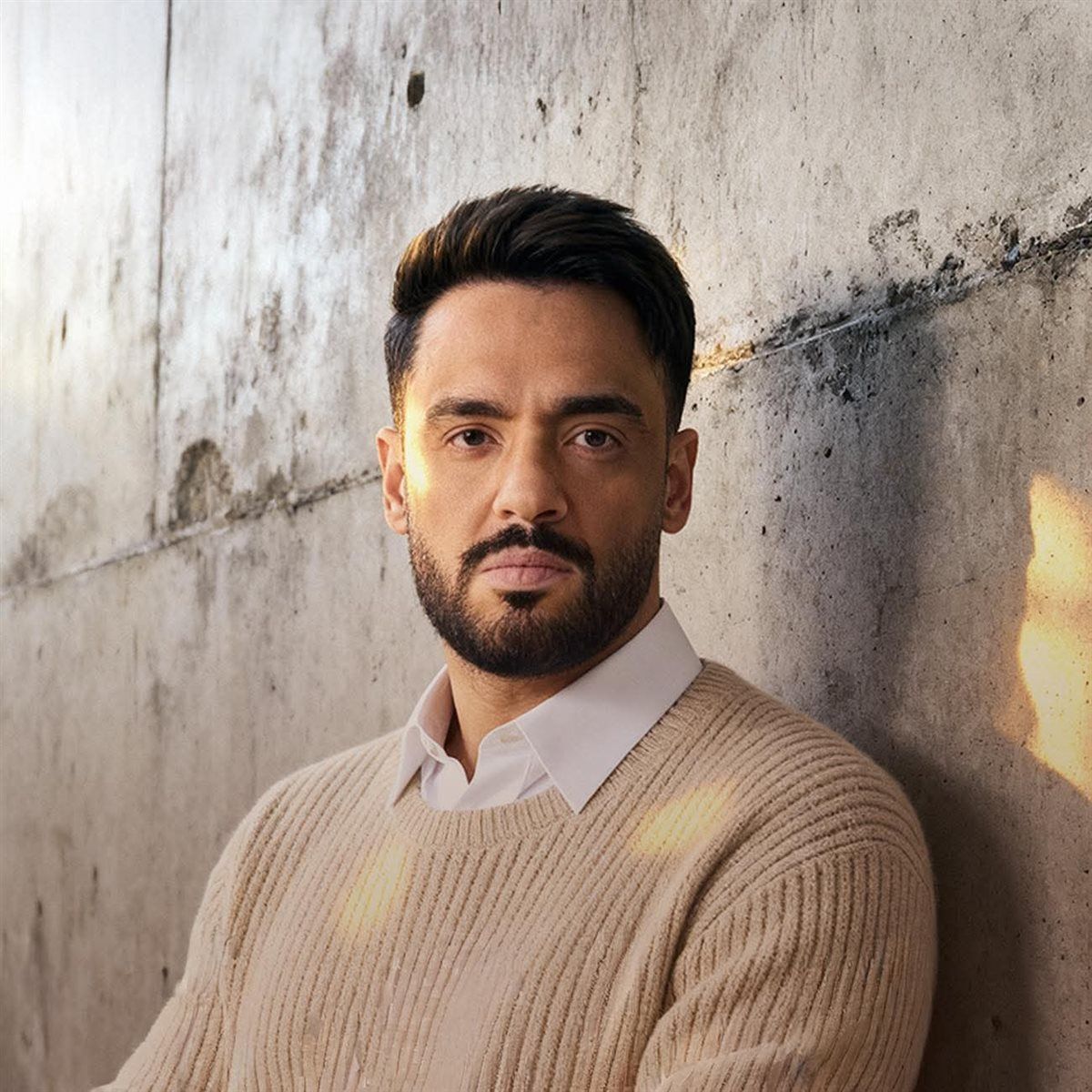 رامي جمال يقترب من نصف مليون مشاهدة ويتصدر التريند بأغنية "قفل الكلام" (فيديو)