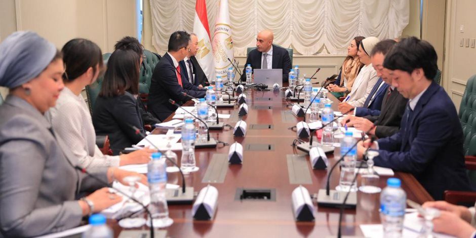 «عبد اللطيف» يبحث مع وفد «جايكا» تعزيز التعاون في تطوير المدارس المصرية اليابانية