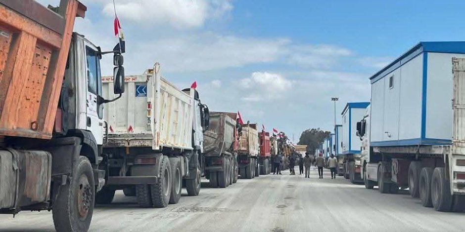 اللجنة المصرية فى غزة تجهز أماكن لتسكين العائلات الفلسطينية النازحة.. فيديو