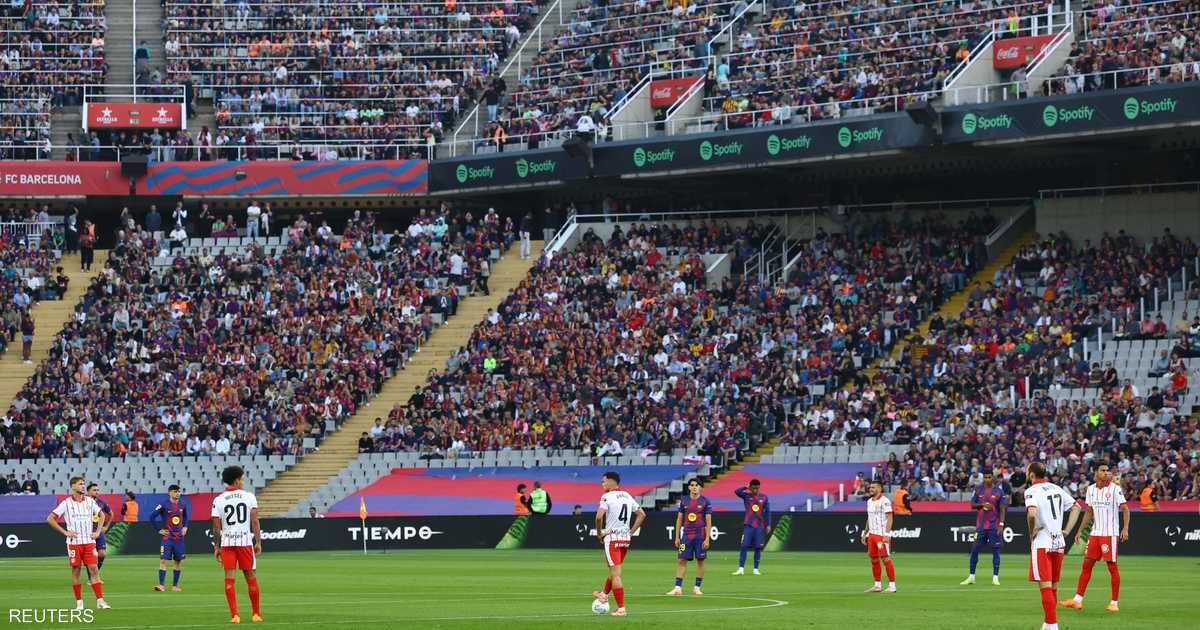 العالم اليوم - بعد صافرة البداية.. "احتجاج فريد" من لاعبي برشلونة وجيرونا