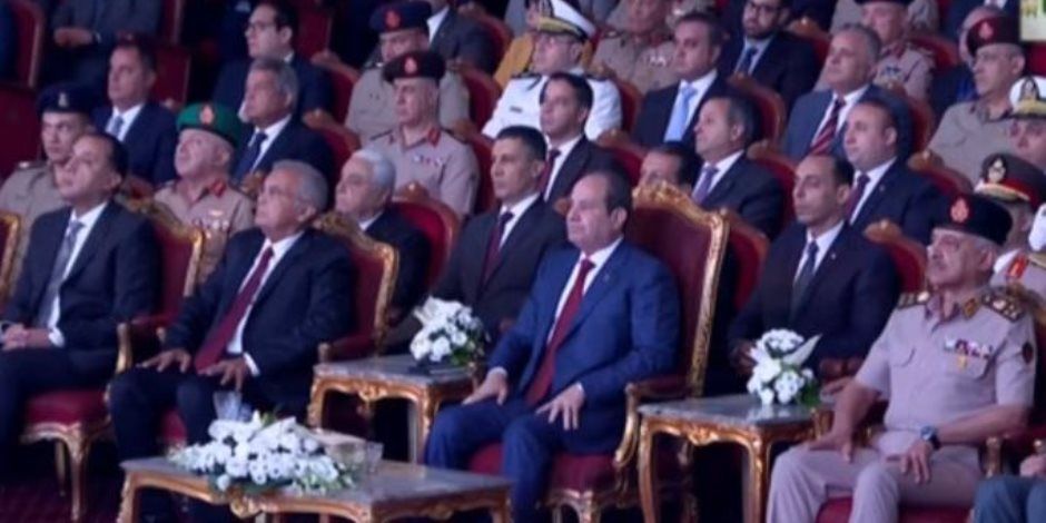 الرئيس السيسى يشاهد فقرة بعنوان إرادة جيل صنعت مجد خلال الندوة التثقيفية