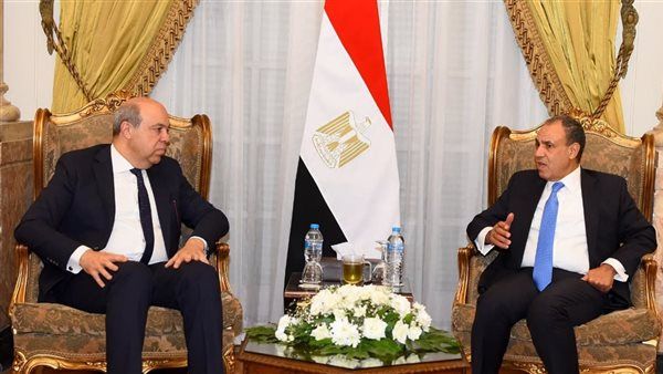 وزير الخارجية يلتقي وزير الطيران المدني