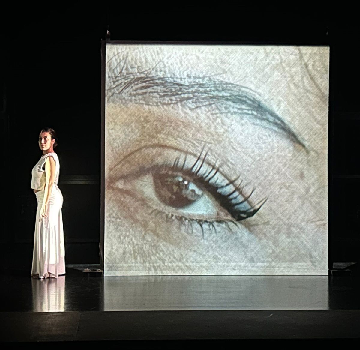 غدًا.. "قصة" و"الصدى "و "جرثومة الحرب" يفتتحون فعاليات الملتقى الدولي للفنون العربية المعاصرة ضمن مهرجان دي-كاف