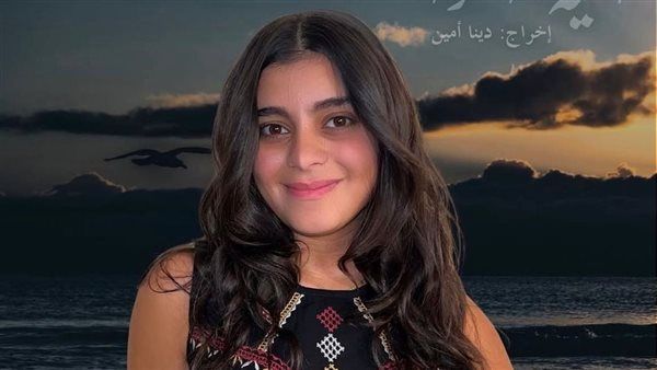 مريم أشرف زكي في شخصية “نينا” ضمن عرض “بين الميه والهوا” على مسرحي الجامعة الأمريكية