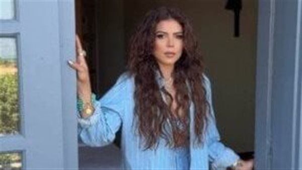 ناهد السباعي تكسر قواعد الموضة في الجونة بـ "بيجامة سماوي"