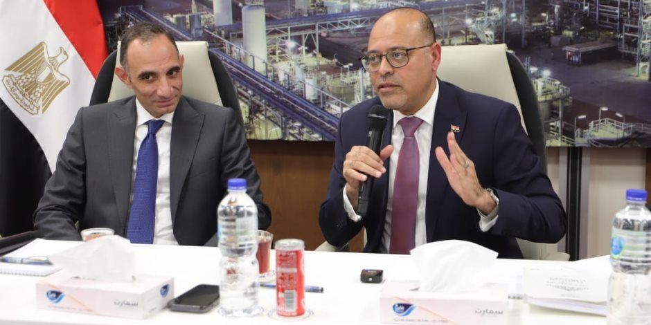 وزير العمل يفتتح ورشة تثقيفية حول قانون العمل الجديد بمقر وزارة البترول