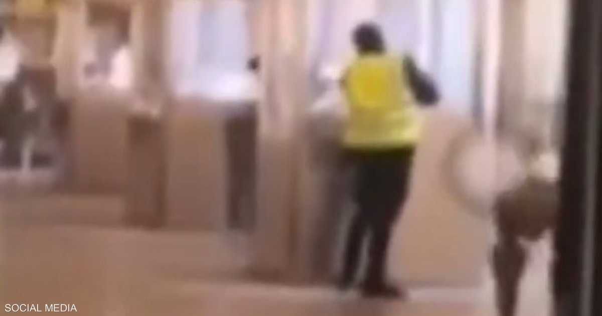 العالم اليوم - فيديو للحظة سرقة اللوفر.. والشرطة تبحث عن اللصوص