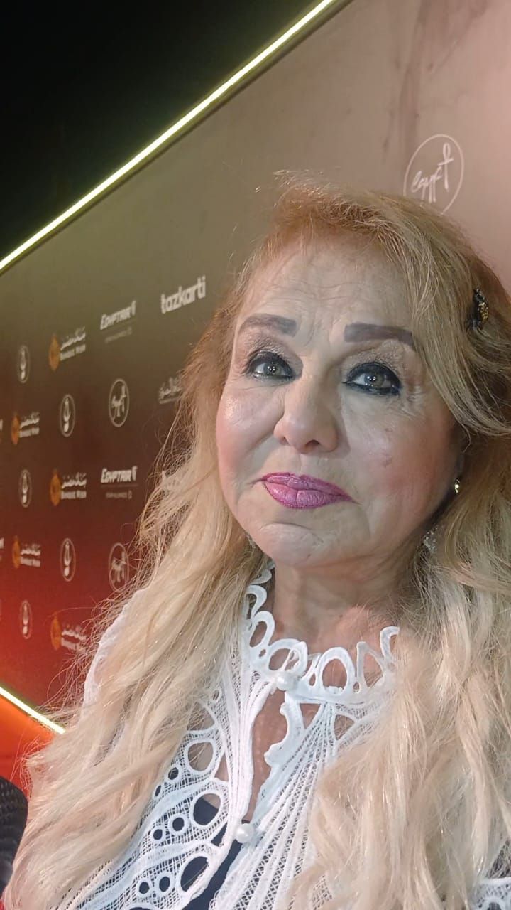 سهير شلبي تطلب من هاني شاكر أغنية "نسيانك صعب أكيد" خلال حفله بمهرجان الموسيقى العربية