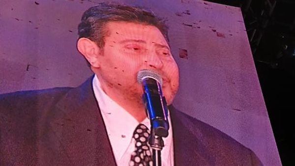 هاني شاكر يمازح جمهوره في مهرجان الموسيقى العربية: "هنخلص بعد بكرة والأوبرا قايمة بالواجب"