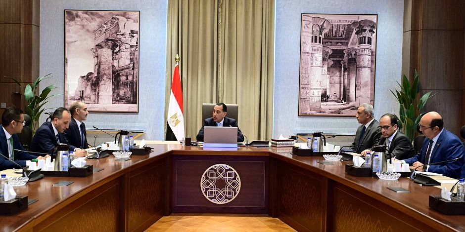 «مدبولي» يستعرض مع الرئيس التنفيذي لوكالة الفضاء المصرية مستجدات برنامج الفضاء الوطني