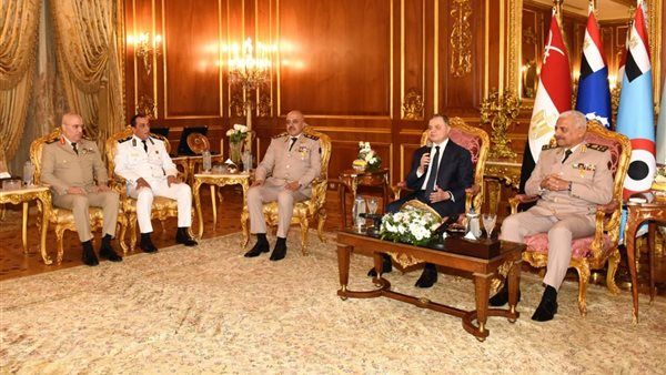 وزير الدفاع والإنتاج الحربى يستقبل وزير الداخلية ووفد من قيادات الشرطة لتقديم التهنئة بمناسبة الإحتفال بالذكرى الثانية والخمسين لإنتصارات أكتوبر المجيدة