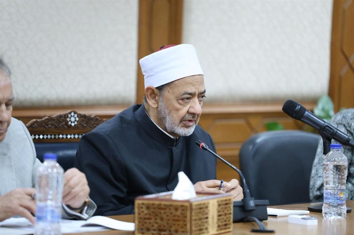 شيخ الأزهر يحاضر وفد شباب مجلس الكنائس العالمي حول وسطية الإسلام