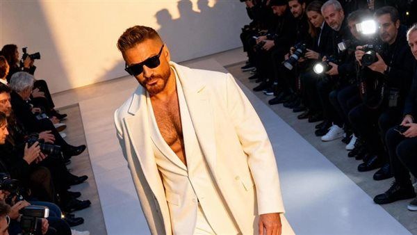 تامر حسني يحصل على جائزة الرجل الأيقوني لعام 2025