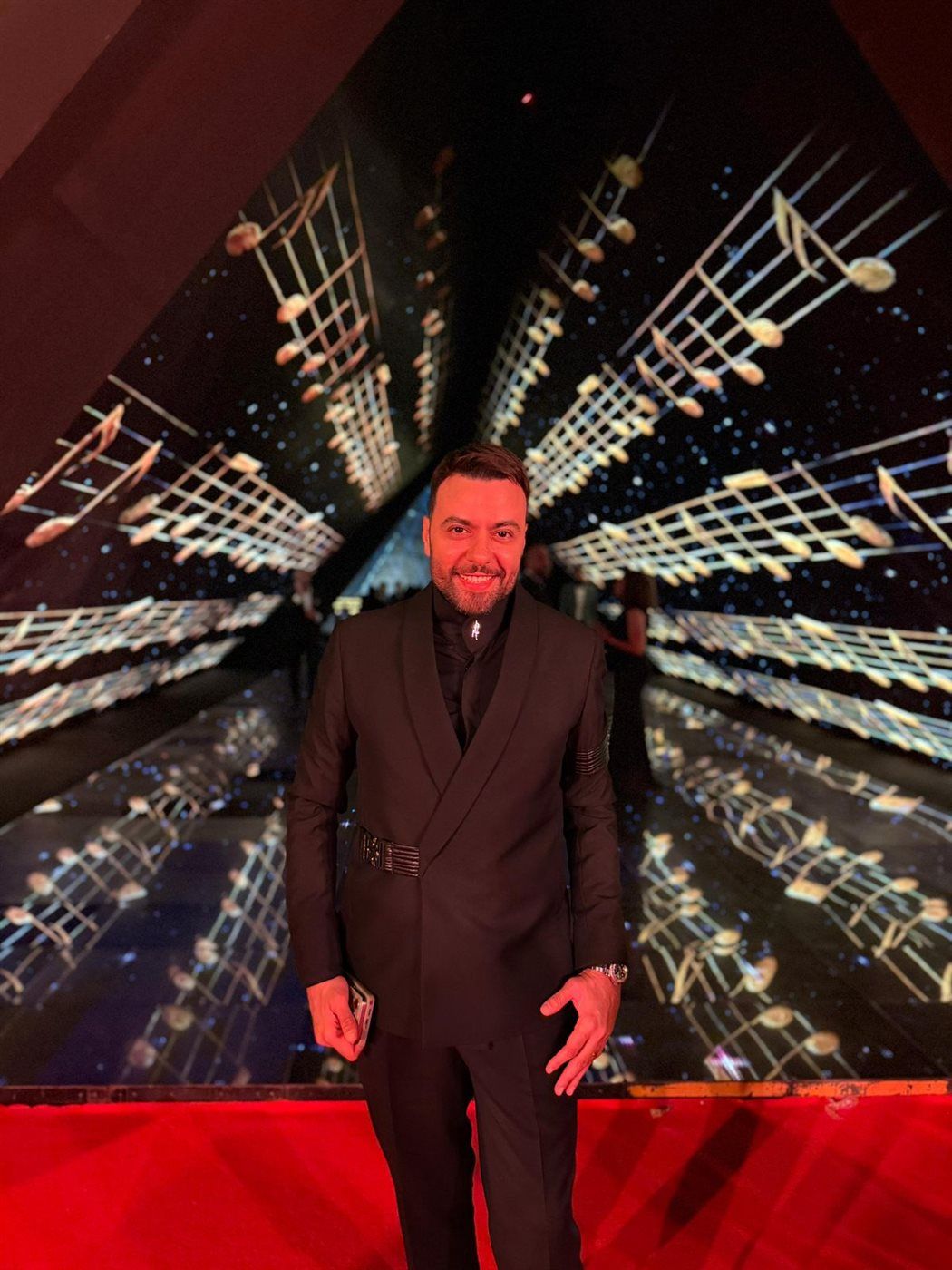 فخر عربي.. مدين من بين النجوم العالميين في حفل إطلاق "جرامي هاوس" التاريخي عند الأهرامات