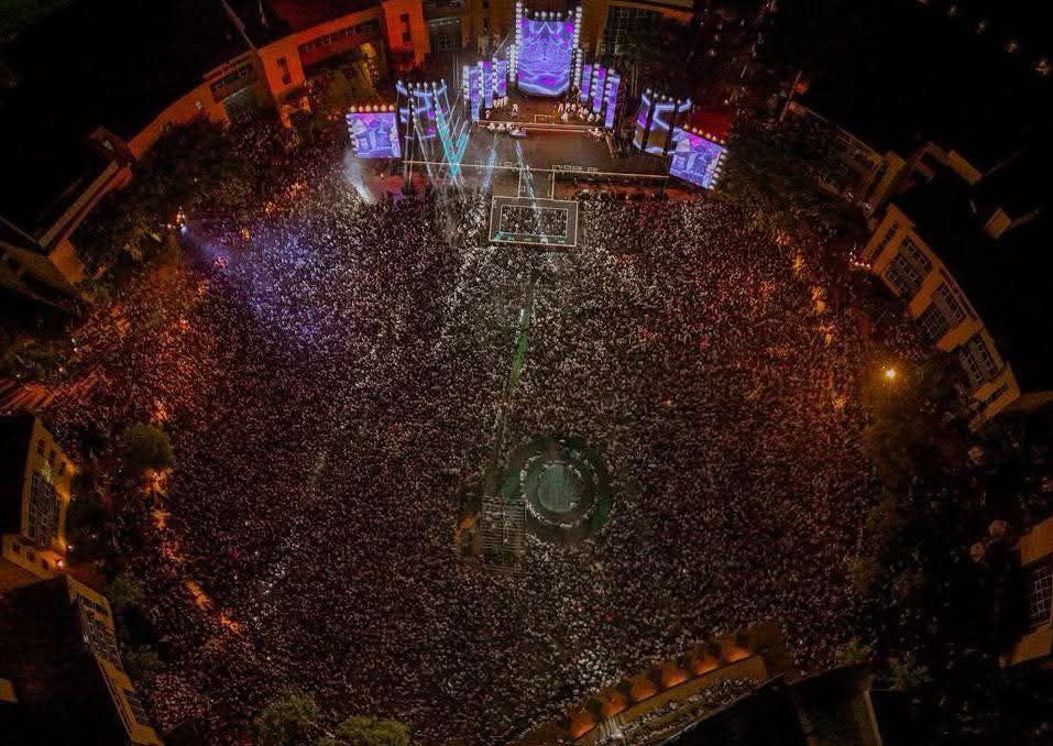 تامر حسني يشعل حفل جامعة بدر ويعلق: "أجمل حفلات حياتي" (صور)