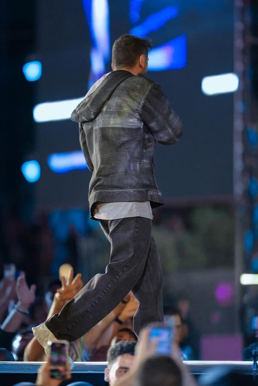 تامر حسني يشعل حفل جامعة بدر ويعلق: "أجمل حفلات حياتي" (صور)