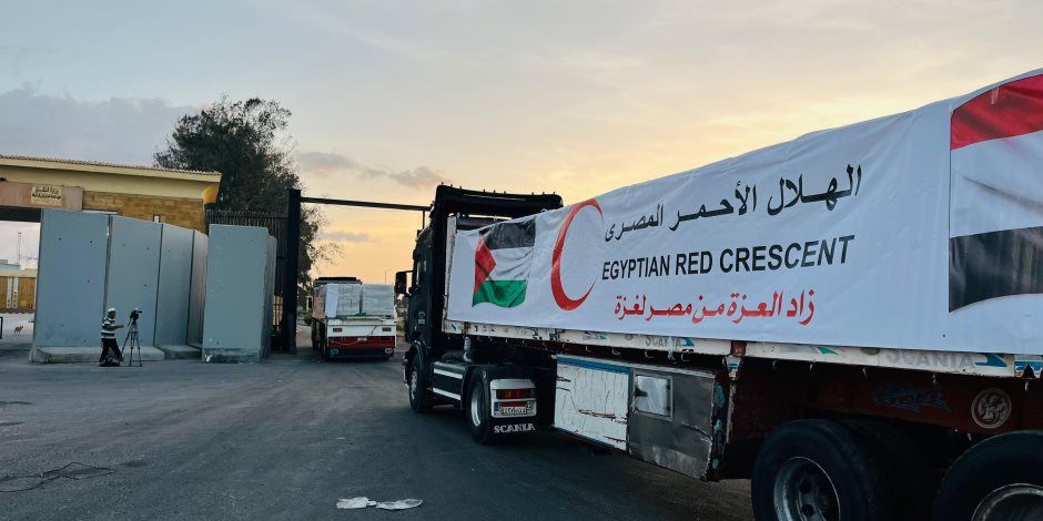 اللجنة المصرية فى غزة تقود أكبر قافلة مساعدات إنسانية لأهالى القطاع