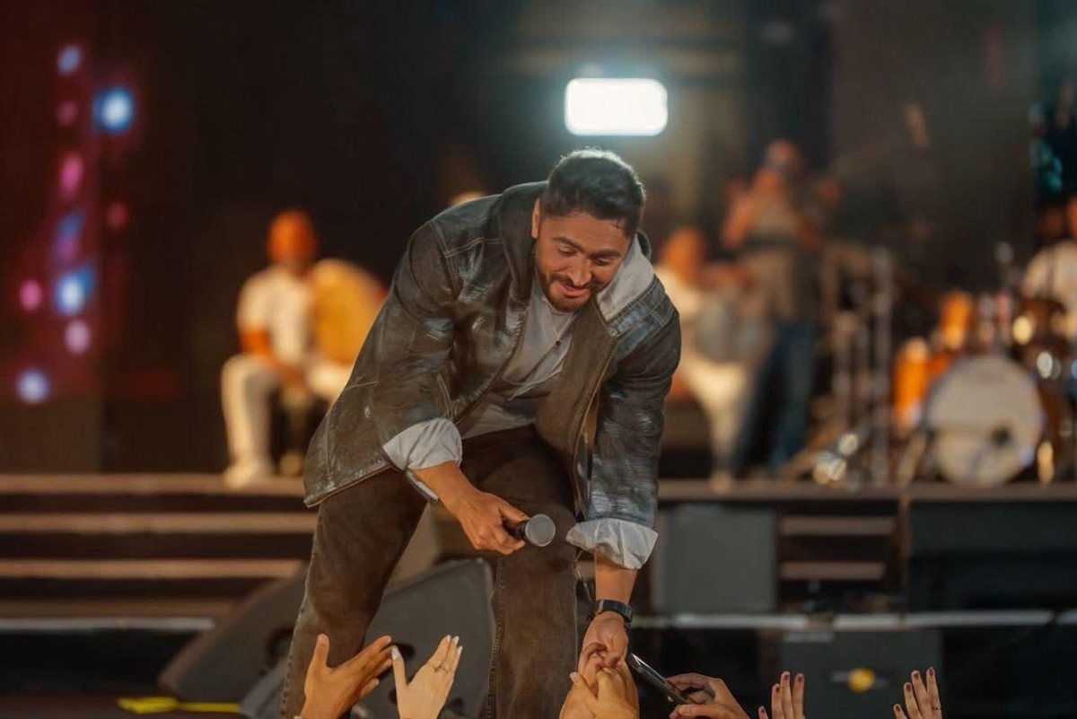 تامر حسني يشعل حفل جامعة بدر ويعلق: "أجمل حفلات حياتي" (صور)