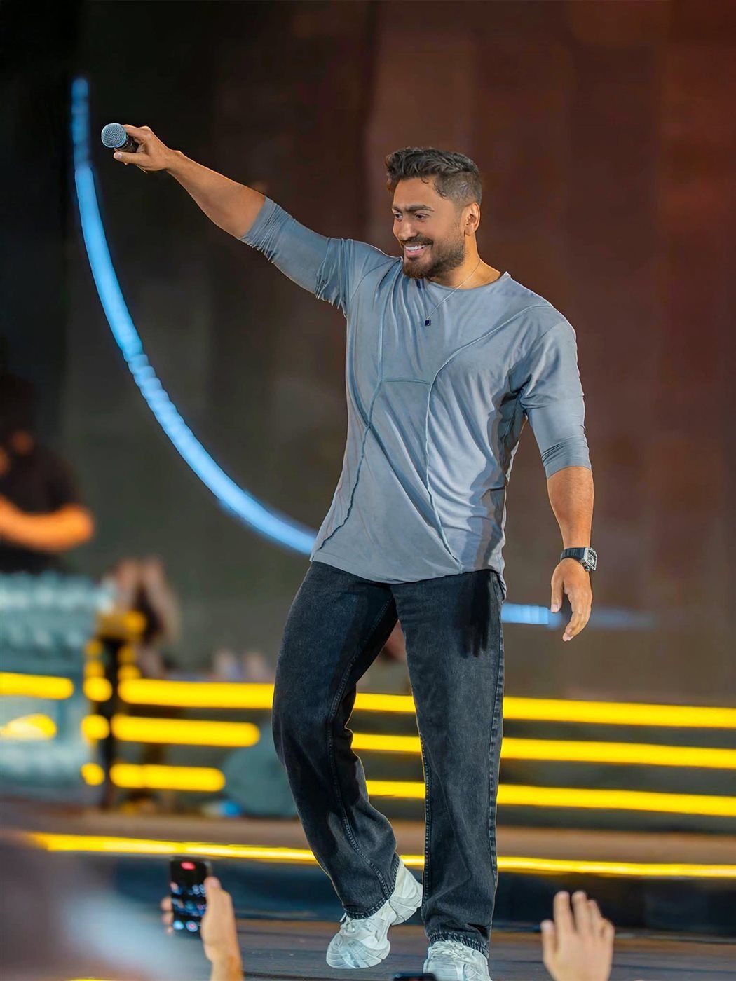 تامر حسني يشعل حفل جامعة بدر ويعلق: "أجمل حفلات حياتي" (صور)