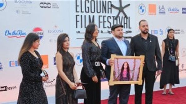 صورة "هند رجب" تُبكي الحضور على السجادة الحمراء في ختام مهرجان الجونة