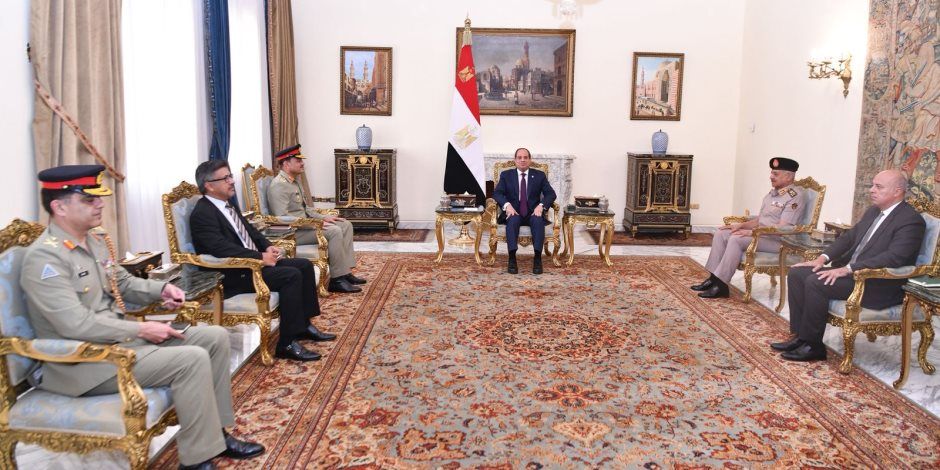 الرئيس السيسي يستقبل رئيس أركان القوات البرية الباكستانية بحضور وزير الدفاع