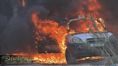 مستوطنون يحرقون مركبات فلسطينية بالضفة
