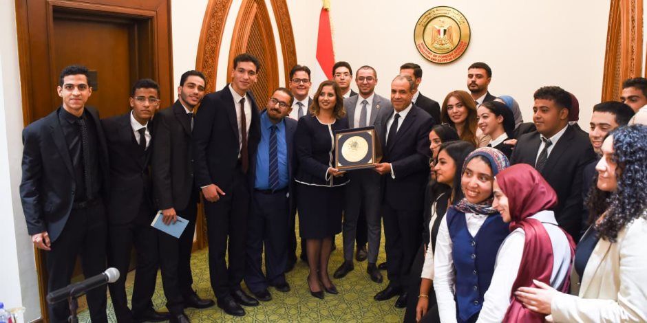 وزير الخارجية لطلاب جامعة بدر: التحركات المصرية في الإقليم تهدف إلى دعم الأمن والاستقرار