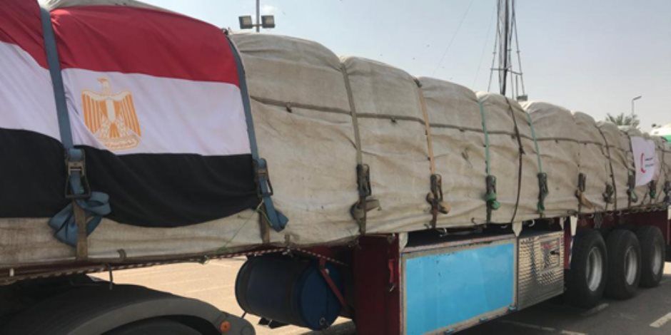قافلة المساعدات الـ 58 من زاد العزة تدخل إلى الفلسطينيين بقطاع غزة