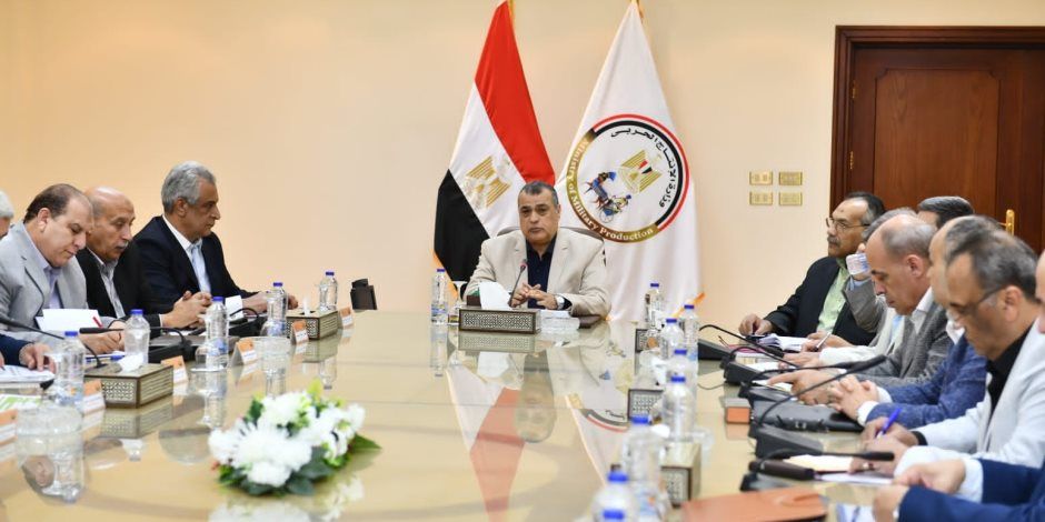 وزير الدولة للإنتاج الحربي يتابع مع رؤساء الشركات موقف المشروعات الجاري تنفيذها