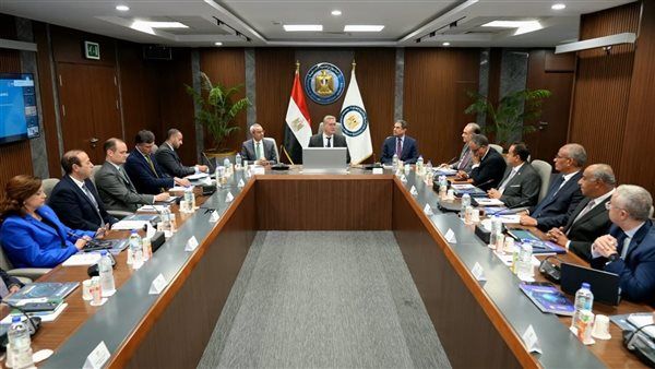 وزير البترول ووزيرة التنمية المحلية والبيئة تجامع أعضاء اللجنة العليا لمؤتمر ومعرض إيجبس 2026