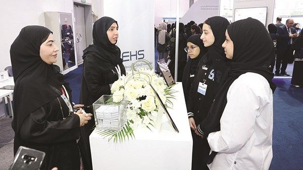 «الموارد البشرية والتوطين»: 107 آلاف مواطنة في القطاع الخاص