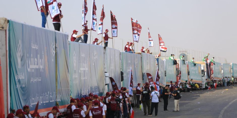 التحالف الوطني يستمر فى تدفق شاحنات الدعم الإغاثى إلى قطاع غزة.. صور
