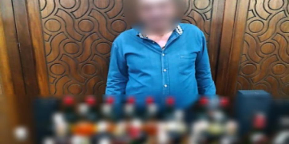 ضبط أحد الأشخاص لقيامه ببيع مشروبات كحولية مغشوشة ومجهولة المصدر بالإسكندرية